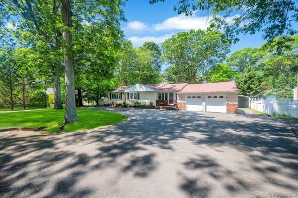 86 Seawanhaka AVE, Lake Grove, NY 11755