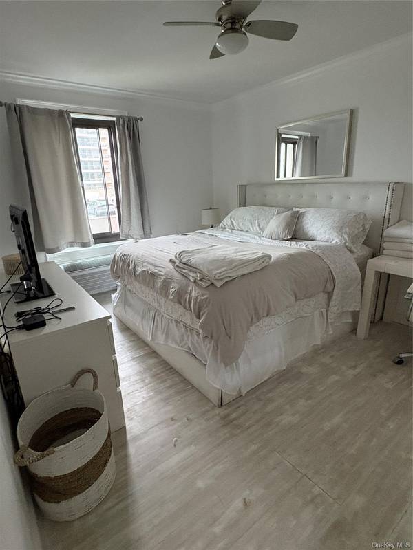 100 W Broadway #2P, Long Beach, NY 11561