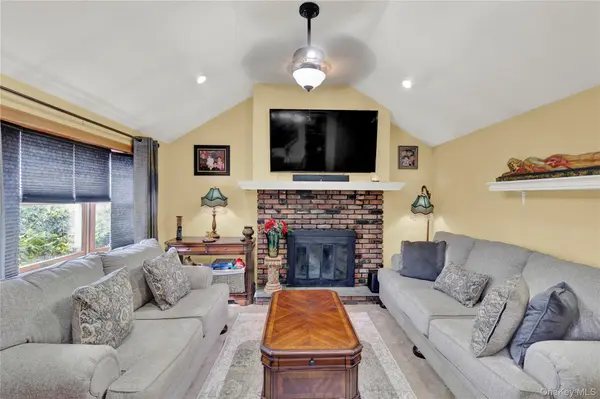 171 Cottage BLVD, Hicksville, NY 11801