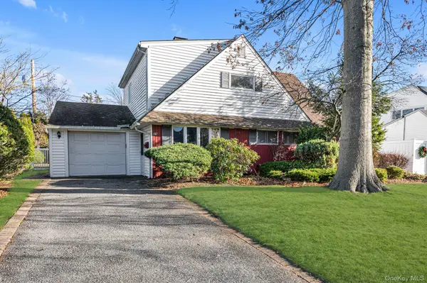25 March LN, Westbury, NY 11590