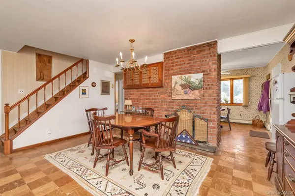 25 March LN, Westbury, NY 11590