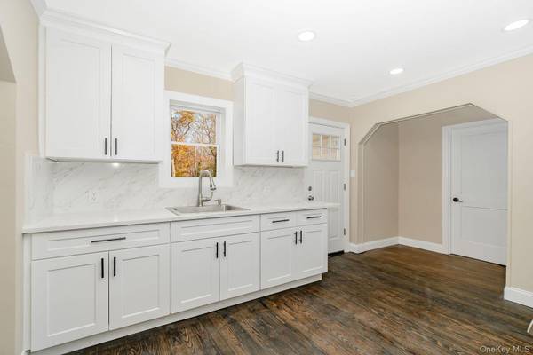 123 4th AVE, Huntington, NY 11746
