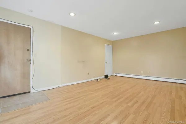 205 Sneden PL #205, Spring Valley, NY 10977