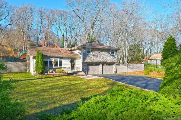 150 Hallock Landing RD, Rocky Point, NY 11778