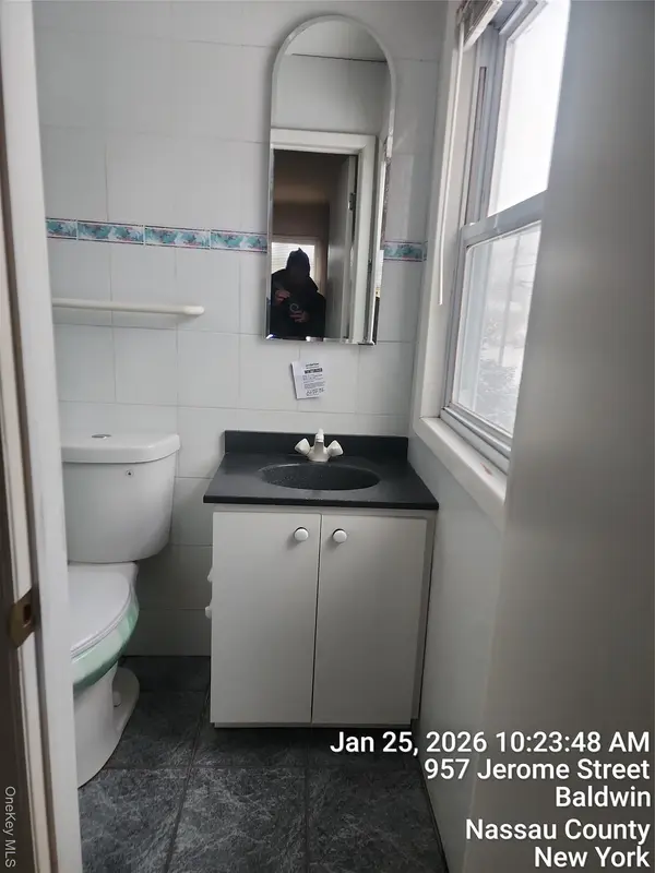 957 Jerome ST, Baldwin Harbor, NY 11510