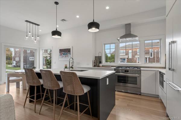 68 Foster AVE #12, Hampton Bays, NY 11946