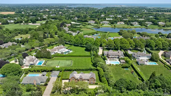 100 Narrow LN, Southampton, NY 11968