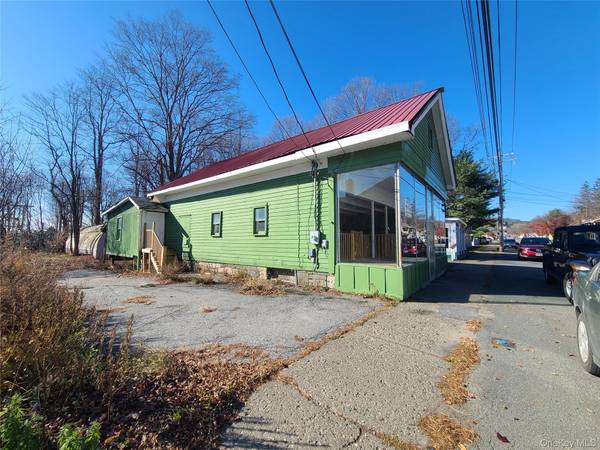 77 Sullivan ST, Wurtsboro, NY 12790