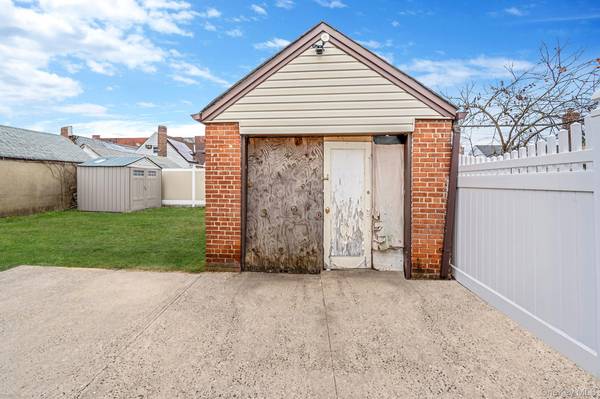 120-43 234th ST, Cambria Heights, NY 11411