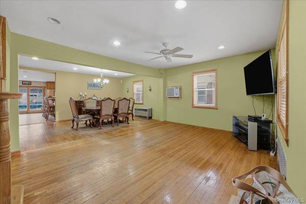 47-23 164th ST, Flushing, NY 11358