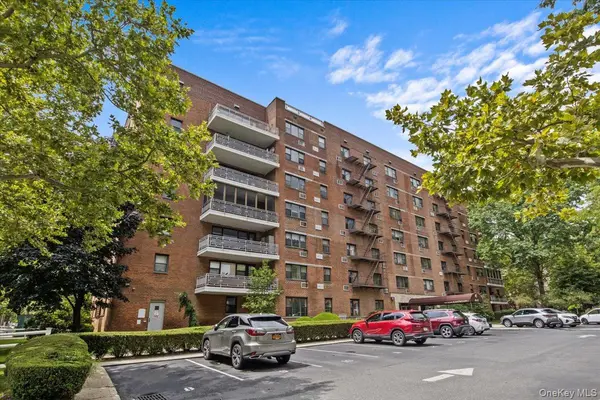 8935 155th Ave #3M, Howard Beach, NY 11414