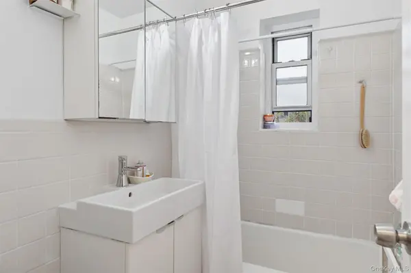 75-02 Austin ST #2C, Forest Hills, NY 11375
