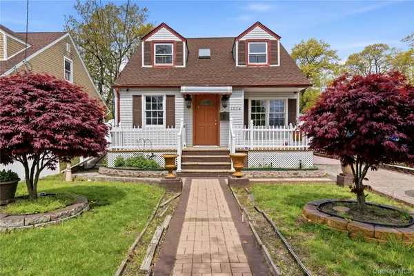 1074 Harrison ST, Uniondale, NY 11553