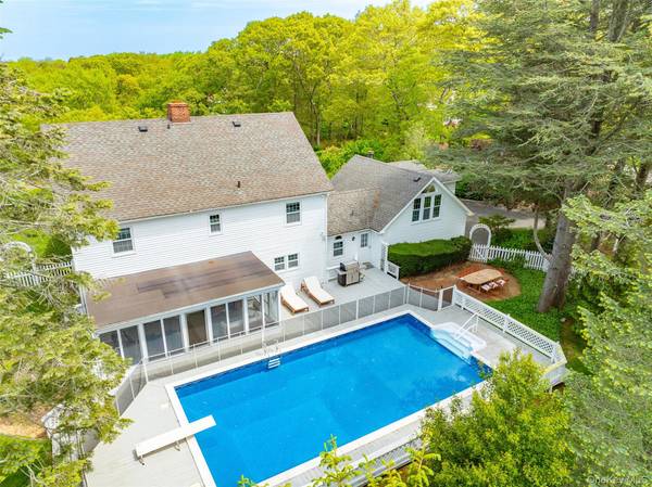 110 Sleepy Hollow LN, Southold, NY 11971