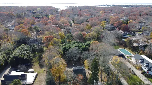 78 Bay AVE, Hampton Bays, NY 11946