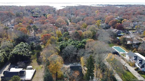 78 Bay AVE, Hampton Bays, NY 11946