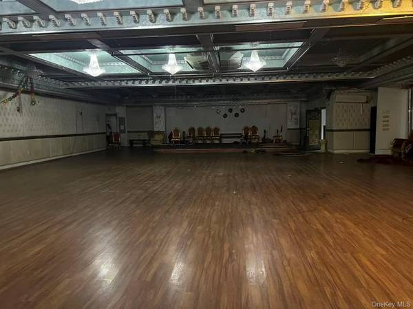3337 Farrington ST, Flushing, NY 11354