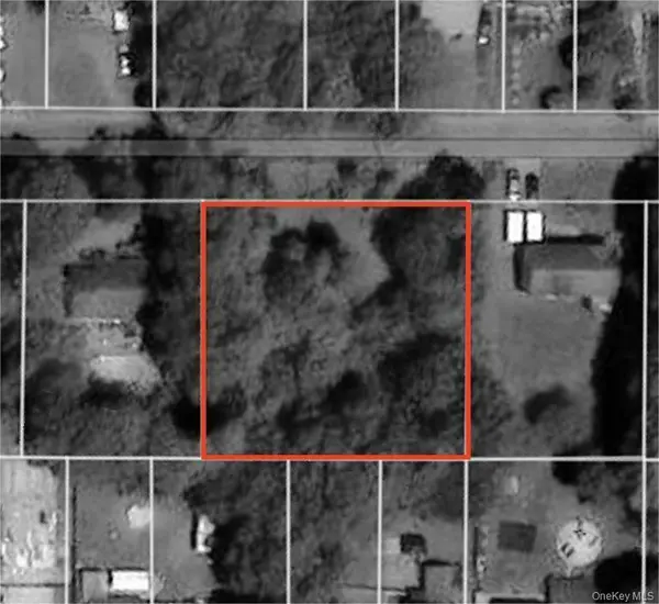 74 Palmetto DR, Shirley, NY 11967