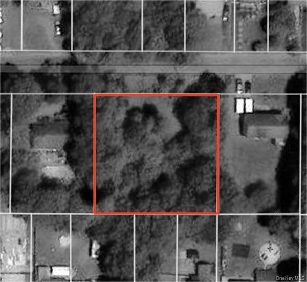 74 Palmetto DR, Shirley, NY 11967