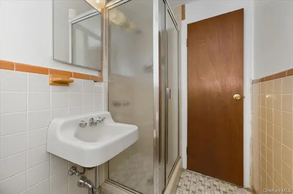 24-60 81st ST, East Elmhurst, NY 11370