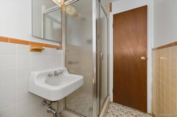 24-60 81st ST, East Elmhurst, NY 11370