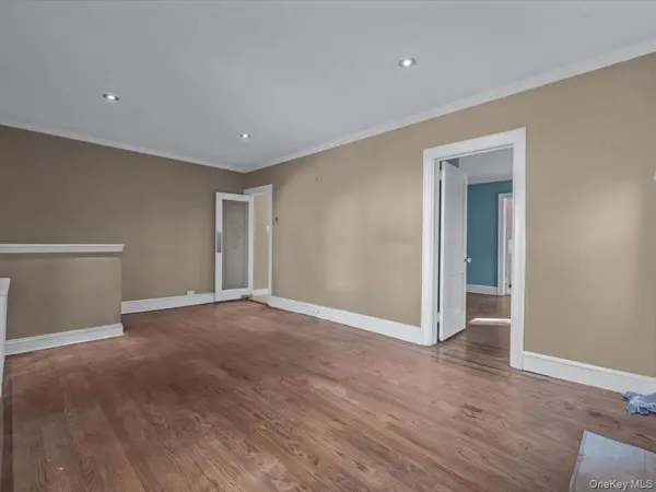 245 Plainfield AVE, Floral Park, NY 11001