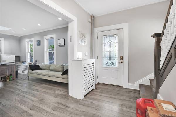 49 Centre ST, Woodmere, NY 11598