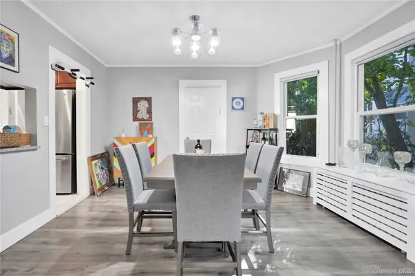 49 Centre ST, Woodmere, NY 11598