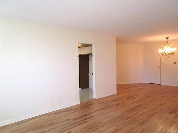 20 Daley PL #128, Lynbrook, NY 11563
