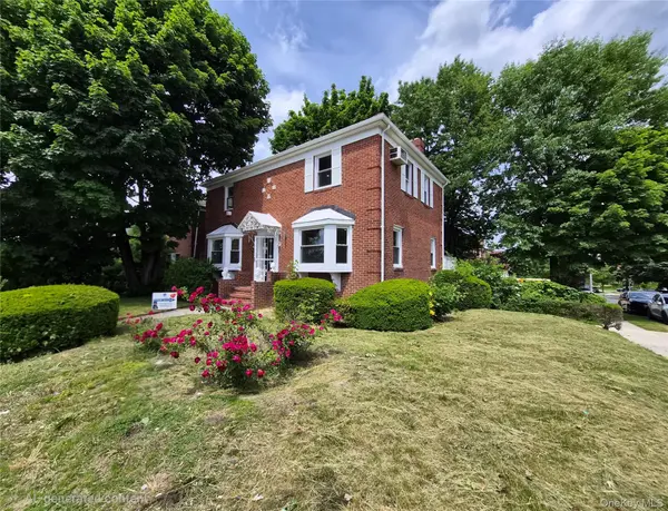 8019 Utopia Pkwy, Jamaica Estates, NY 11432