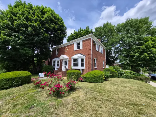 8019 Utopia Pkwy, Jamaica Estates, NY 11432