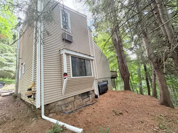 10 Green Acres LN, Brewster, NY 10509