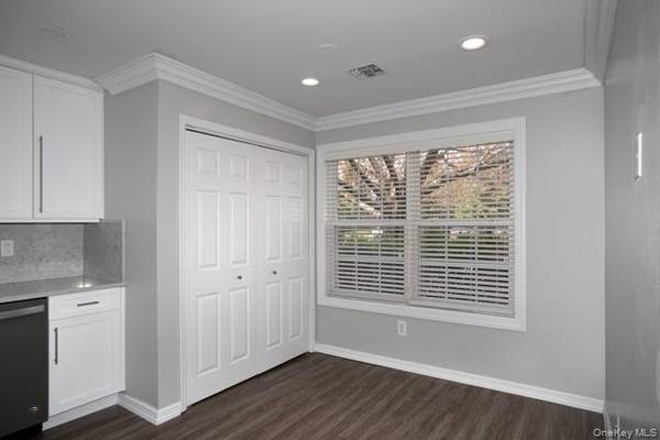 69 Overlook DR #69, Farmingville, NY 11738