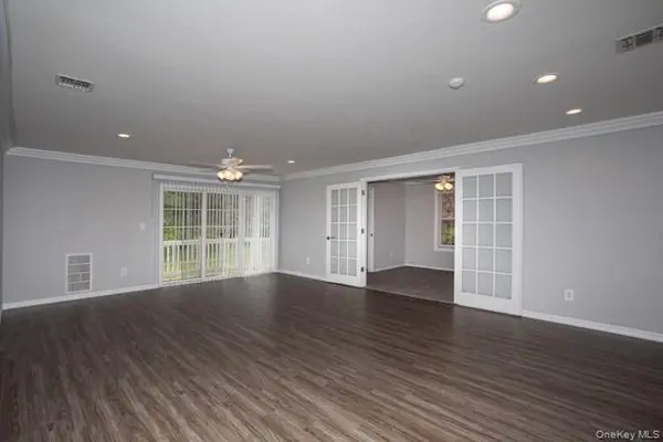 69 Overlook DR #69, Farmingville, NY 11738