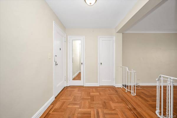 210 Martine AVE #6M, White Plains, NY 10601
