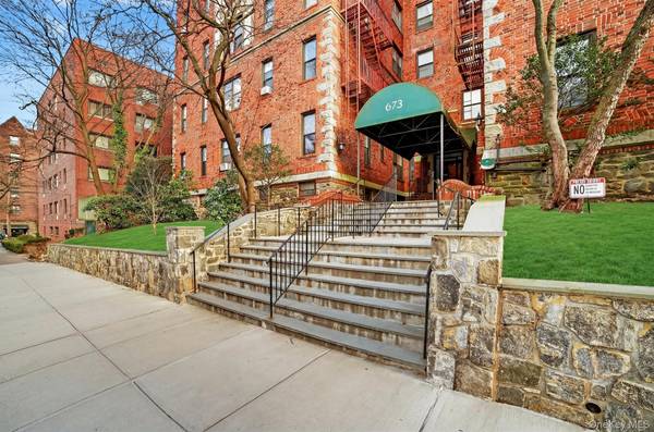 673 Locust ST #1F, Mount Vernon, NY 10552