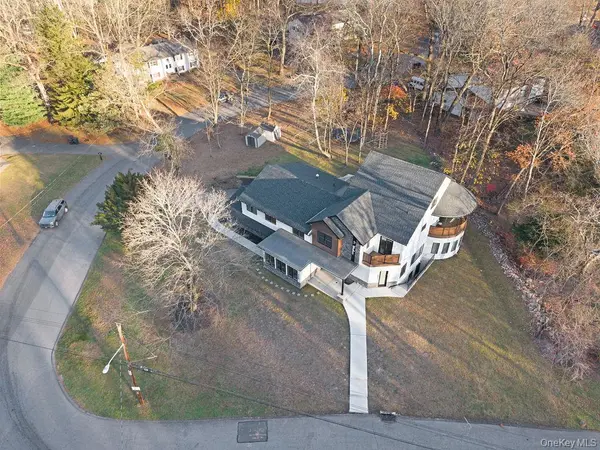 9 Wendover LN, Suffern, NY 10901