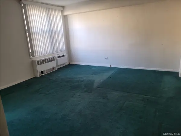 43-25 Douglaston Pkwy #4J, Douglaston, NY 11363