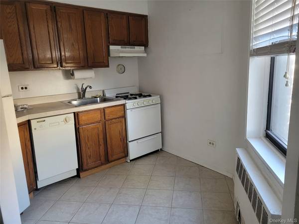 43-25 Douglaston Pkwy #4J, Douglaston, NY 11363