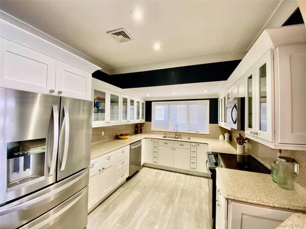 131 6th ST #G, Greenport, NY 11944