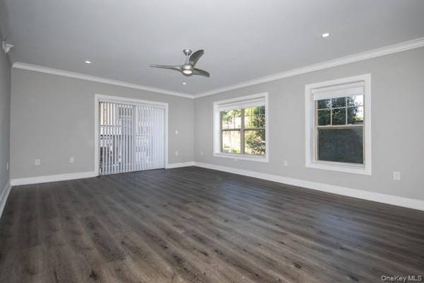 100 Glen ST #N2322, Glen Cove, NY 11542