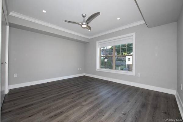 100 Glen ST #N2322, Glen Cove, NY 11542