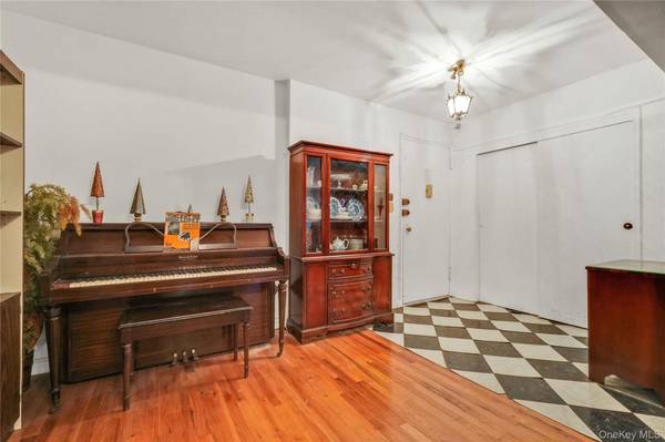33-45 92 ST #2B, Jackson Heights, NY 11372