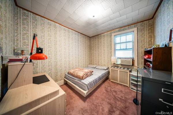 41-71 Gleane ST, Elmhurst, NY 11373