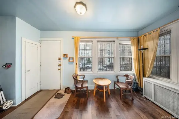 41-71 Gleane ST, Elmhurst, NY 11373