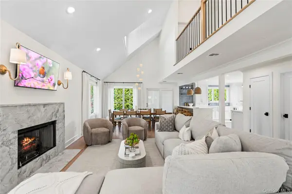 4 Carriage LN, Southampton, NY 11968