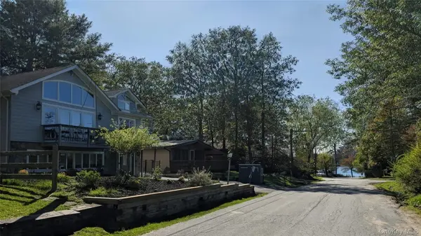 4030 W Shore DR, Kauneonga Lake, NY 12749