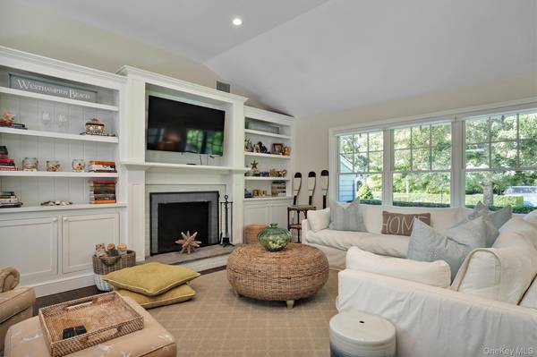 32 White Oak LN, Westhampton Beach, NY 11978