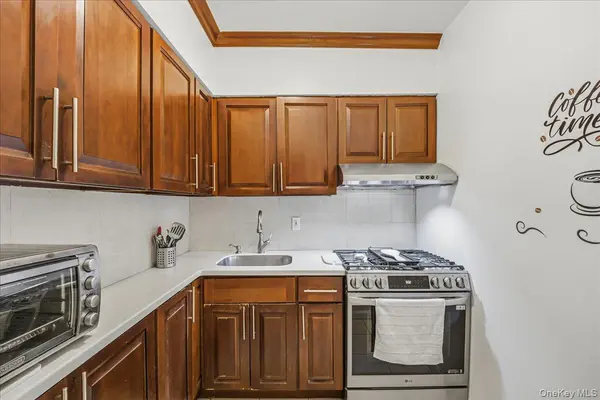64-11 99 ST #414, Rego Park, NY 11374