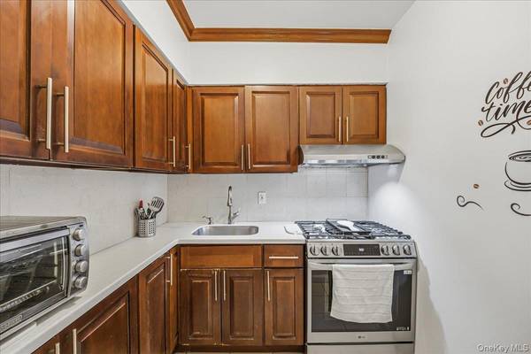 64-11 99 ST #414, Rego Park, NY 11374